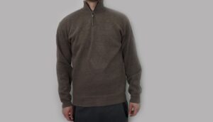 PULL CON ZIP MARRONE