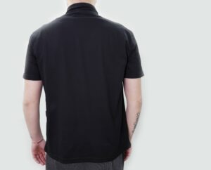 polo con zip nera3